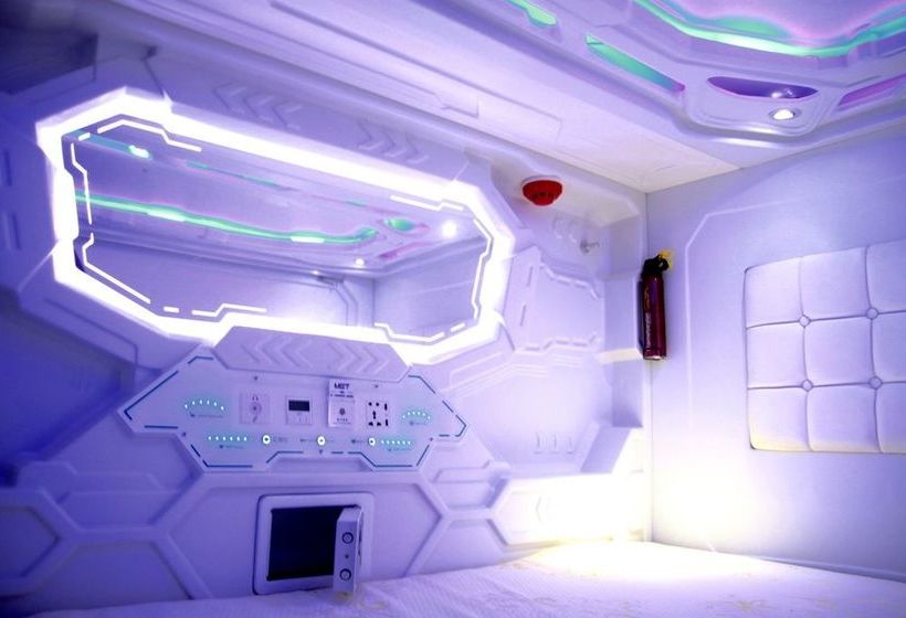 هاستل The Atlas Station