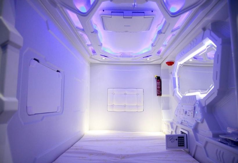 هاستل The Atlas Station