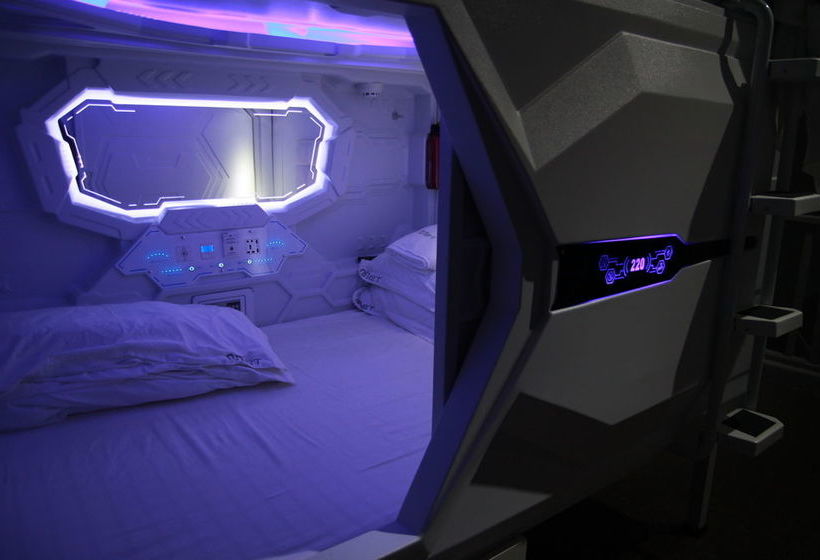 هاستل The Atlas Station