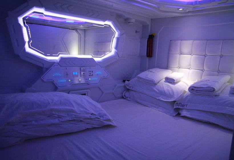 هاستل The Atlas Station