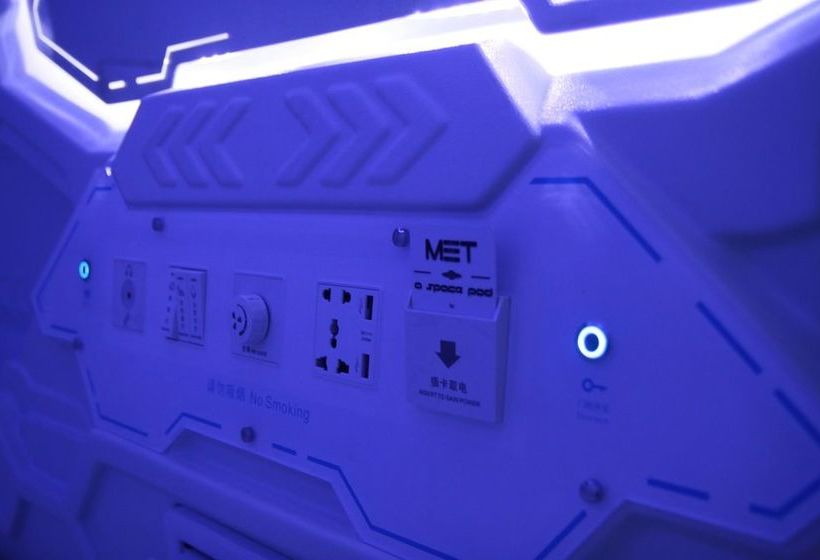 هاستل The Atlas Station