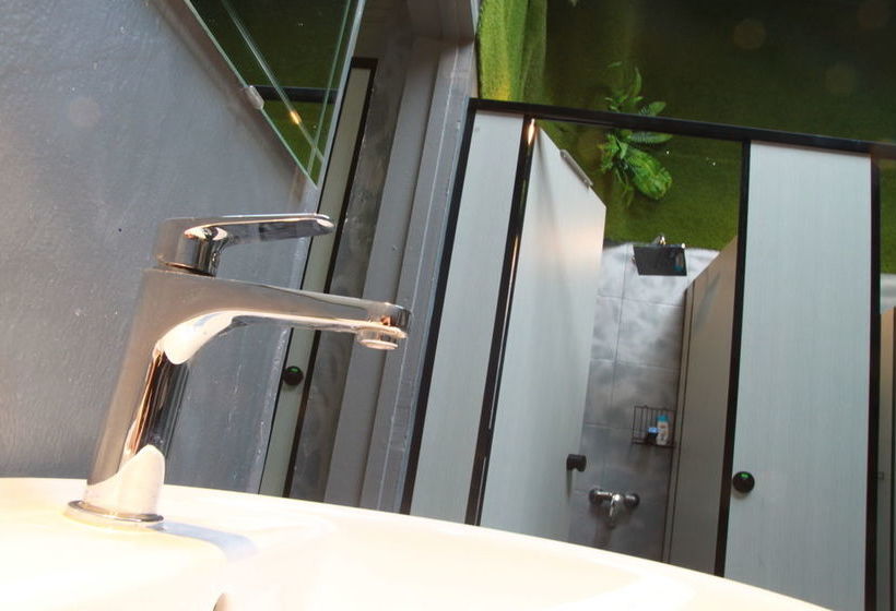 هاستل The Atlas Station