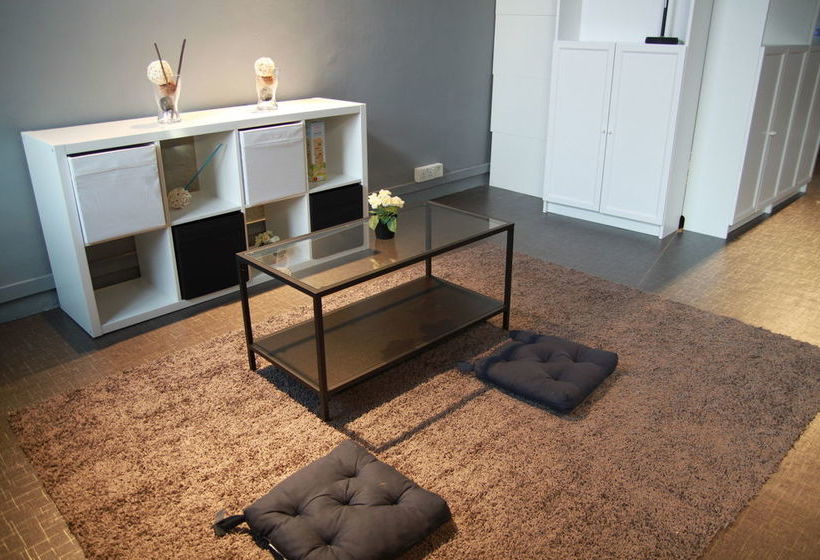 هاستل The Atlas Station