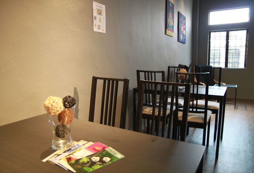 هاستل The Atlas Station