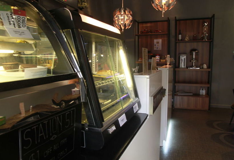 هاستل The Atlas Station