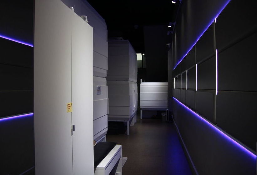 هاستل The Atlas Station