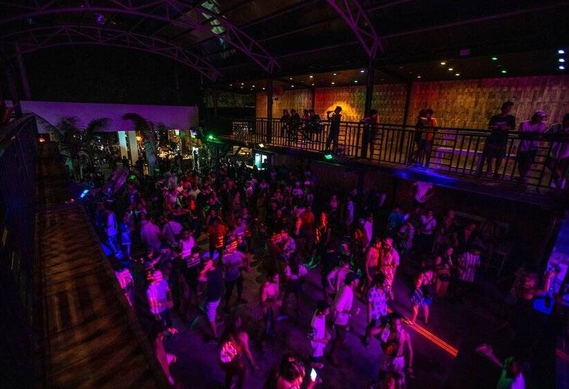 Gili Sands Hotel & Bar