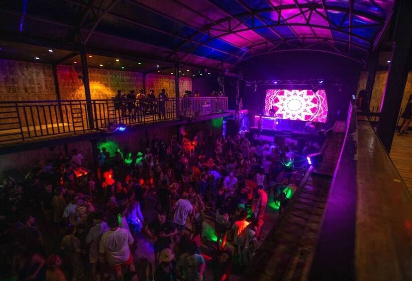 Gili Sands Hotel & Bar