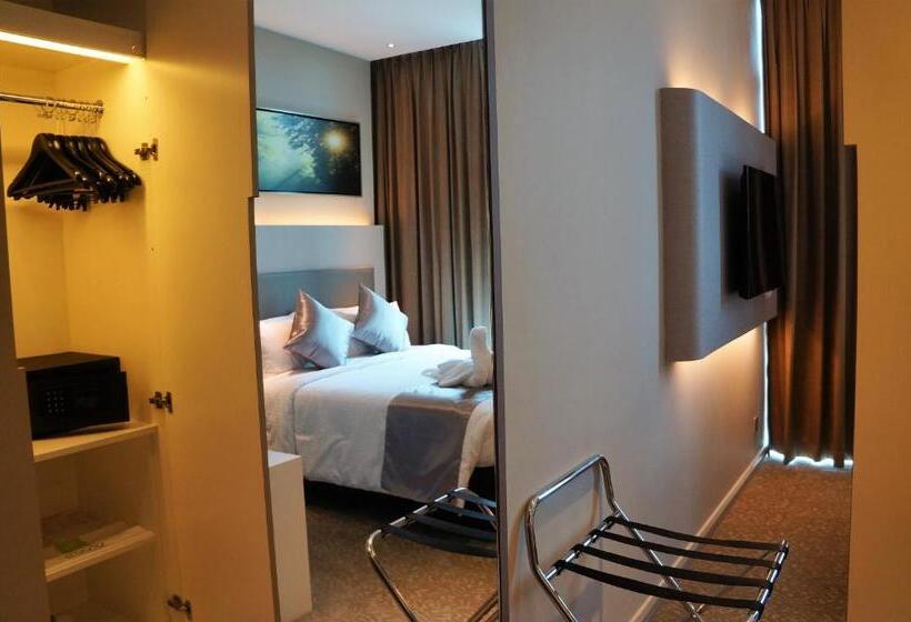 Greens Hotel & Suites