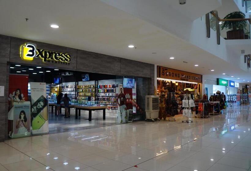 Greens Hotel & Suites