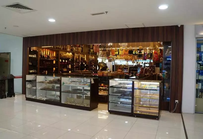 Greens Hotel & Suites