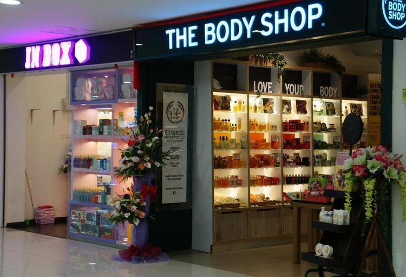 Greens Hotel & Suites