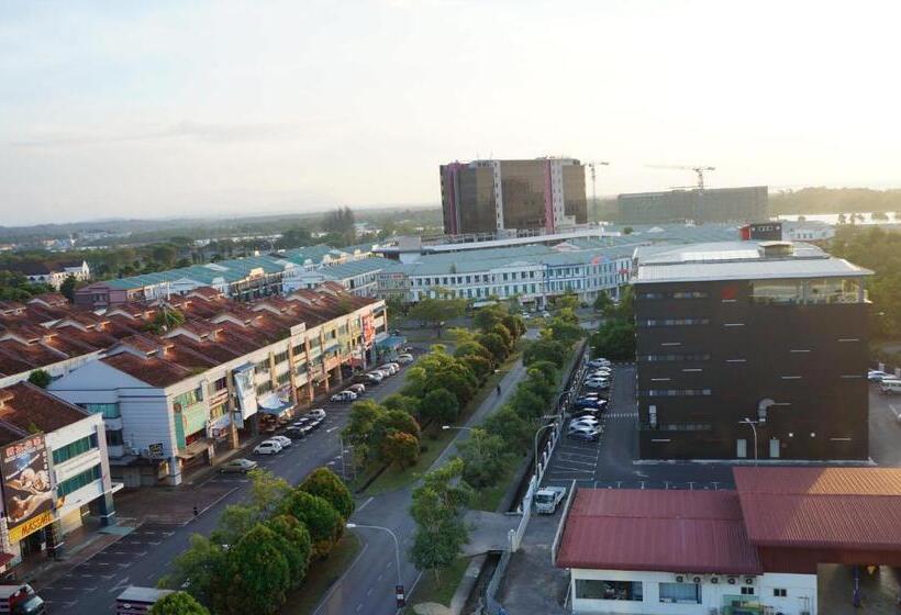 Greens Hotel & Suites