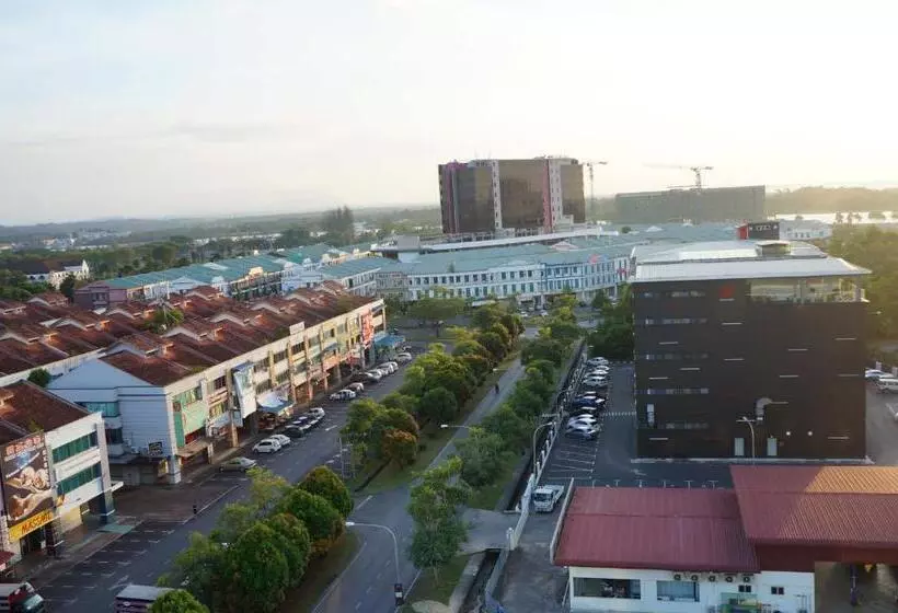 Greens Hotel & Suites