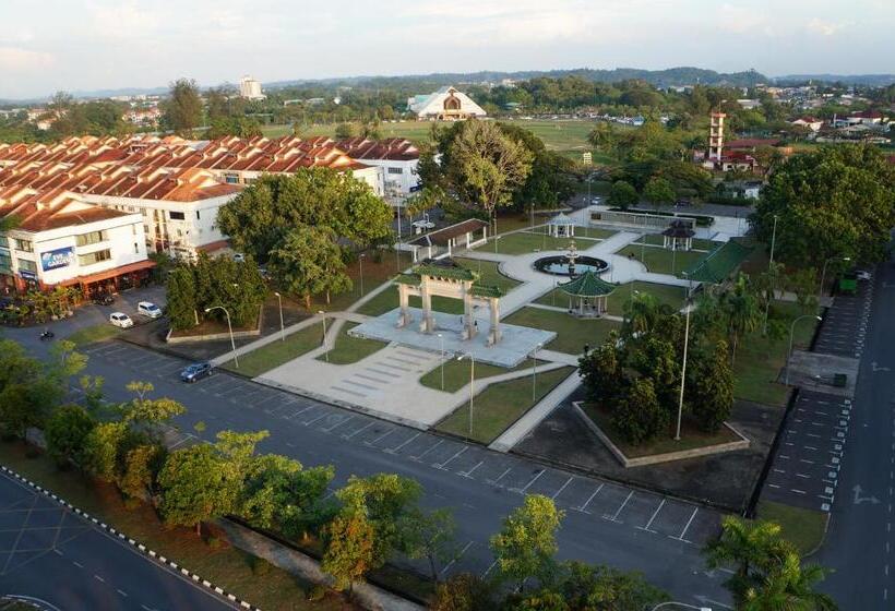 Greens Hotel & Suites