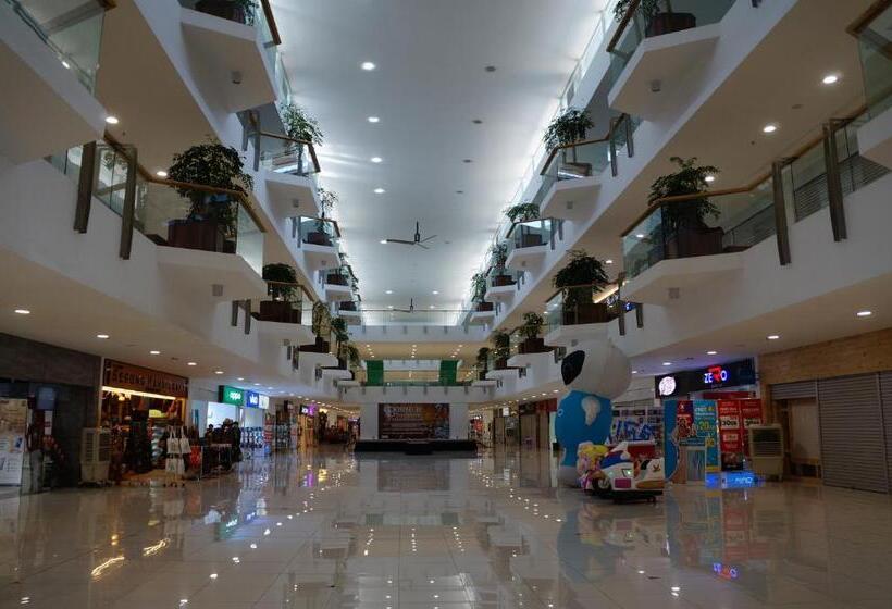 Greens Hotel & Suites