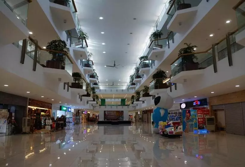 Greens Hotel & Suites