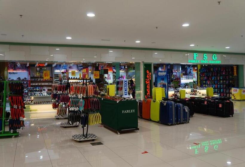 Greens Hotel & Suites