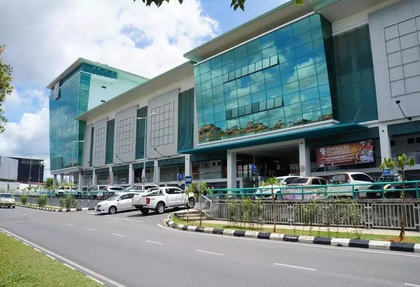Greens Hotel & Suites
