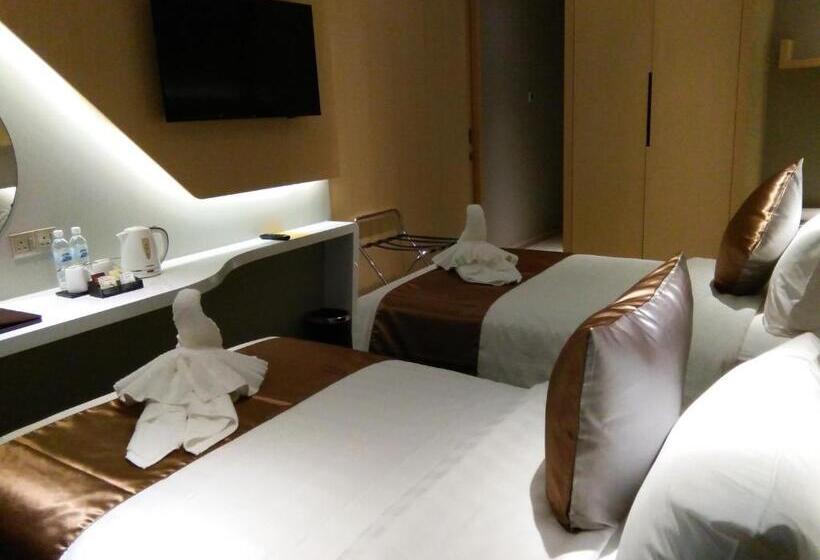 Greens Hotel & Suites