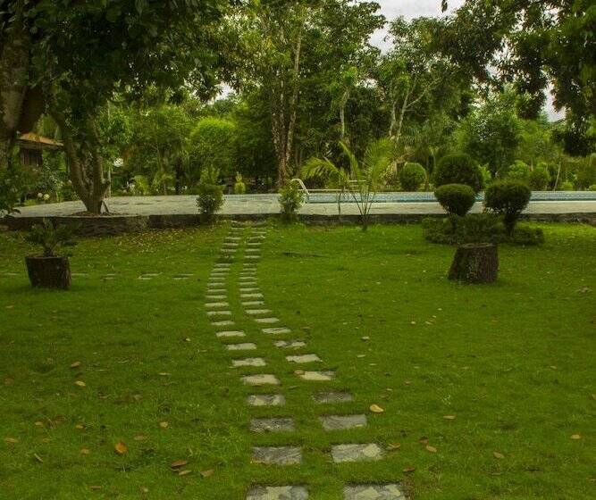 هتل Jungle World Resort