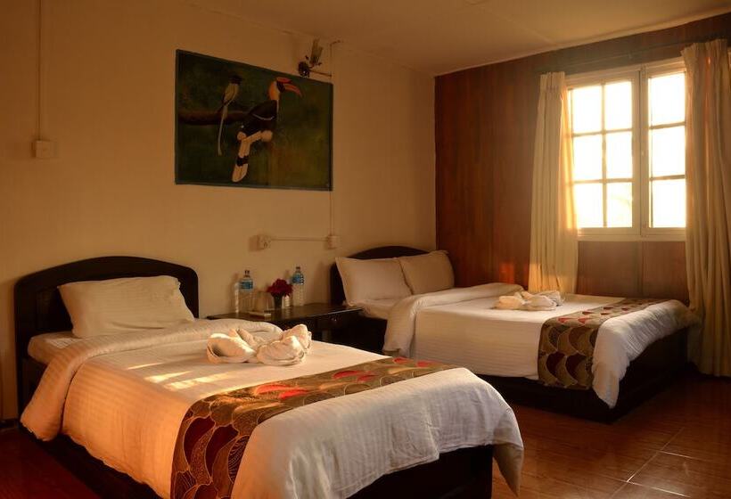 هتل Jungle World Resort