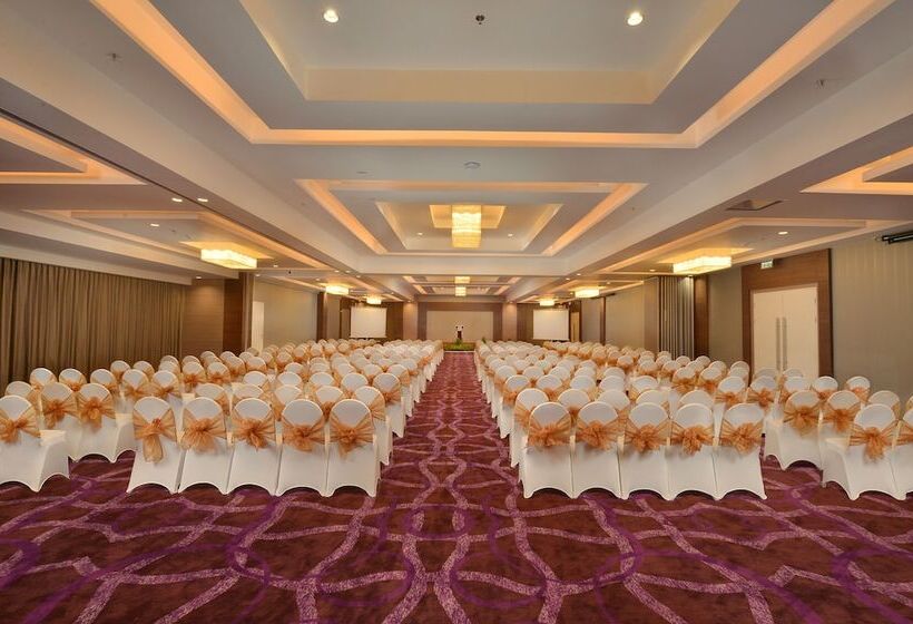 Platinum Adisucipto Hotel & Conference Center
