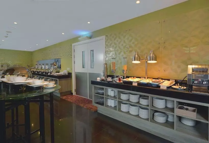 Platinum Adisucipto Hotel & Conference Center