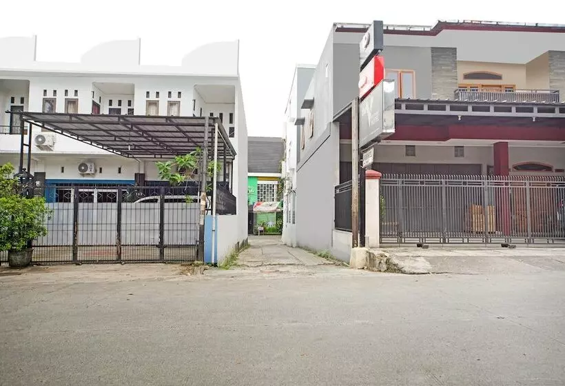 ホテル Reddoorz @  Arimbi Dewi Sartika Baru