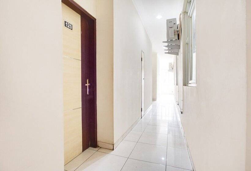 Hotel Reddoorz @  Arimbi Dewi Sartika Baru