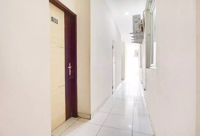 ホテル Reddoorz @  Arimbi Dewi Sartika Baru