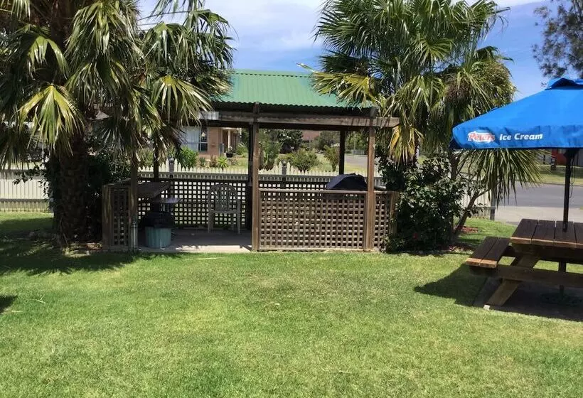 ホテル Riviera Caravan Park