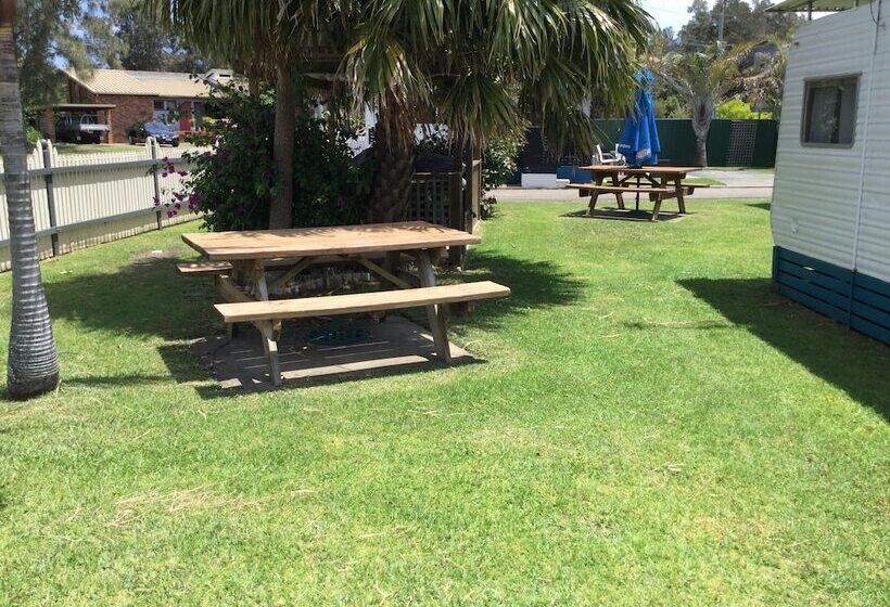 ホテル Riviera Caravan Park