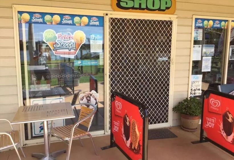 ホテル Riviera Caravan Park
