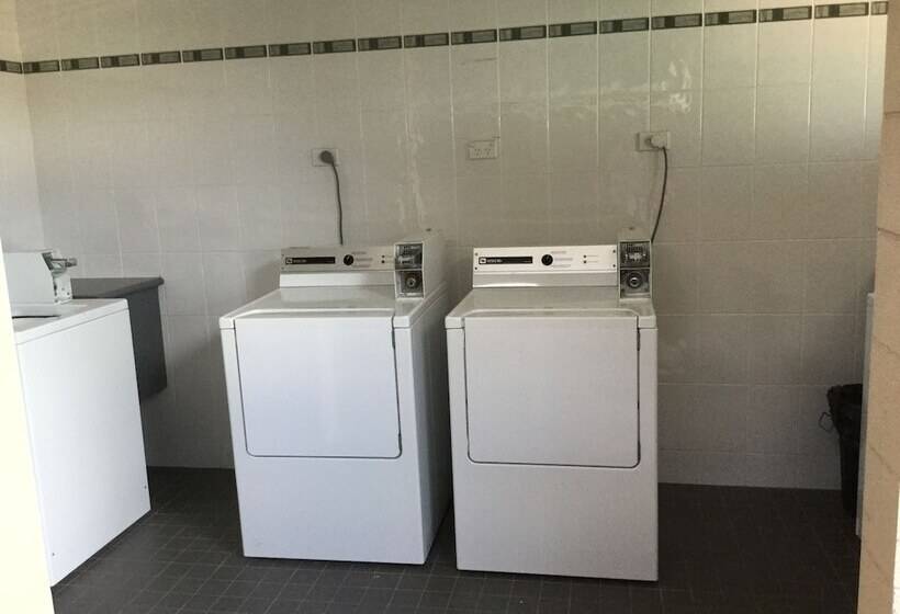 ホテル Riviera Caravan Park