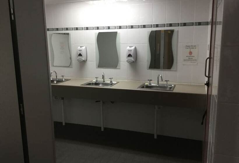 ホテル Riviera Caravan Park