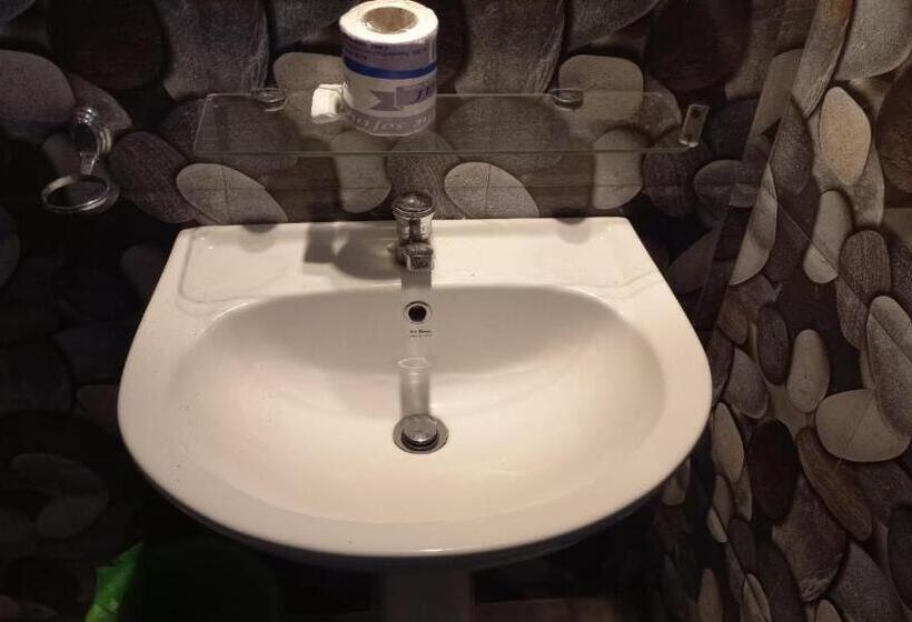 فندق Sea Breeze Guest House