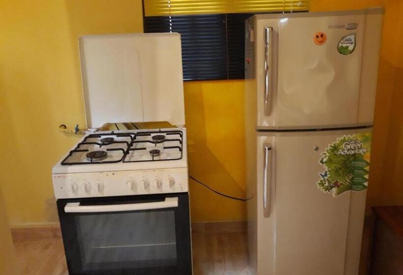 فندق Sea Breeze Guest House