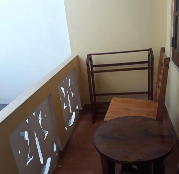 فندق Sea Breeze Guest House