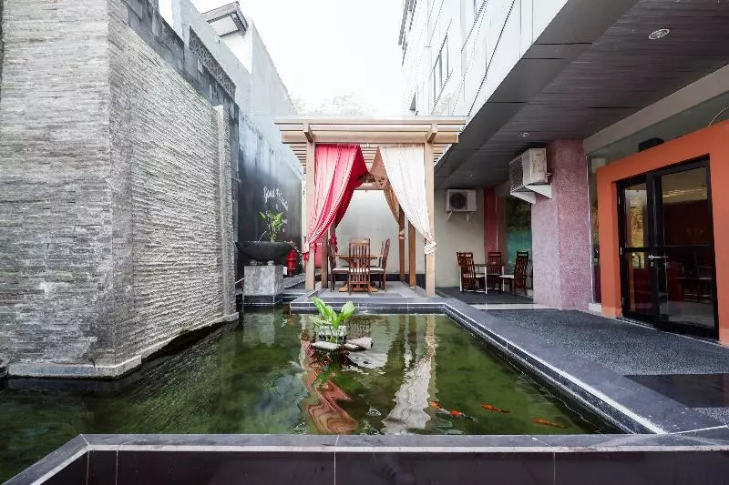 Hotell Utc  Semarang