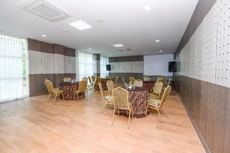 Hotell Utc  Semarang