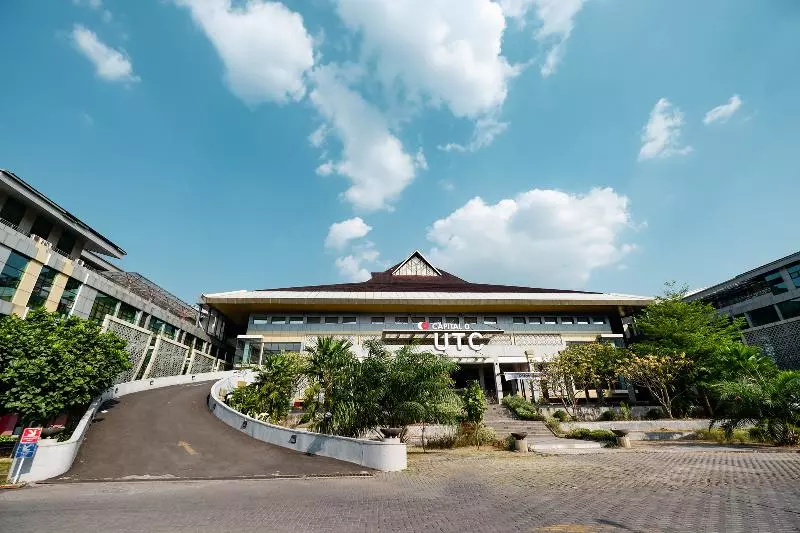 Hotell Utc  Semarang