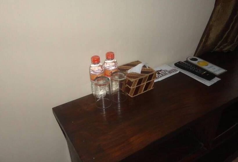 פנסיון Larasati Guest House