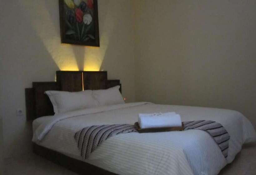 פנסיון Larasati Guest House