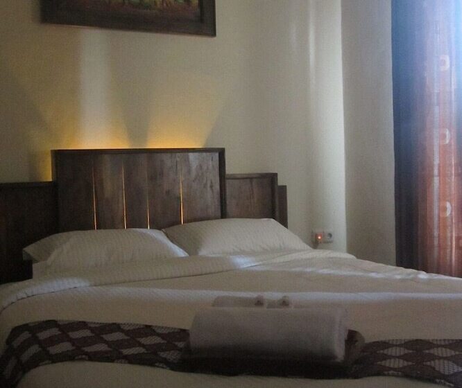 פנסיון Larasati Guest House