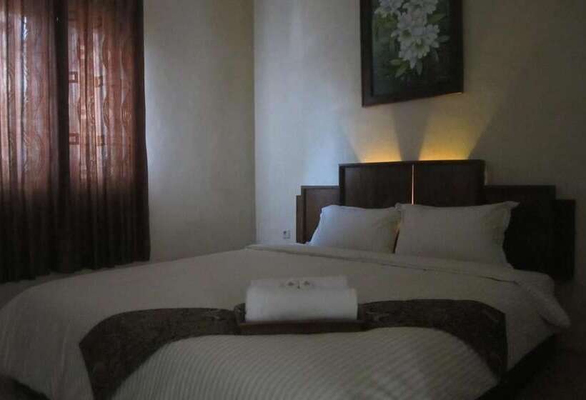 פנסיון Larasati Guest House