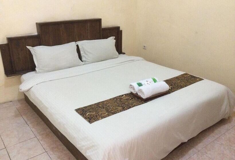 פנסיון Larasati Guest House