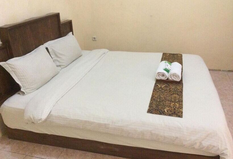 פנסיון Larasati Guest House