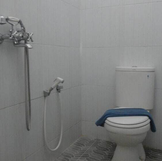 פנסיון Larasati Guest House