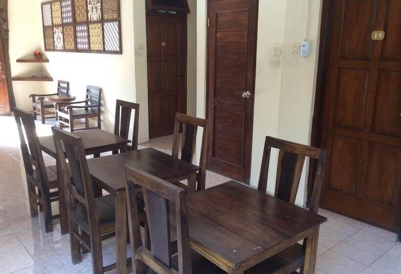 פנסיון Larasati Guest House